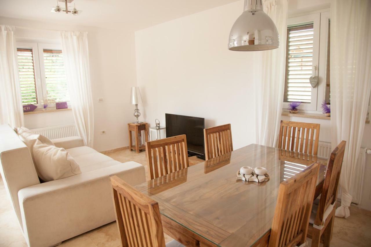 סטרוניאן Apartment In Villa, Near Piran מראה חיצוני תמונה